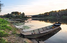 Чамац на ушћу реке Уне у Саву (Доња Градина).jpg