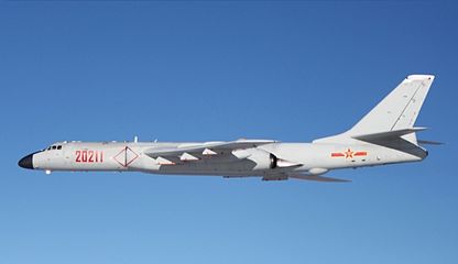 Xian H-6K pommittaja.