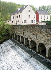 Le pont-barrage.