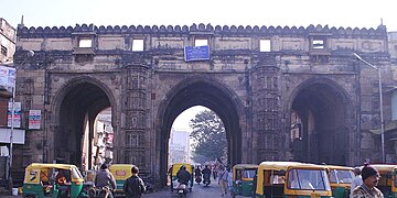 Teen Darwaza