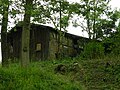 Ziegelstein-Altbau gegenüber der Kirche (2009)