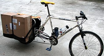 Longtail avec chargement à l'arrière.