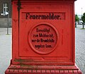 Warnhinweis an historischem Feuermelder in Berlin-Spandau