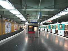 A estação da linha 2 em 2006.