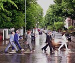 Det har blivit populärt att föreviga en promenad över samma övergångsställe som The Beatles