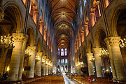 Notre-Dame din Paris, structura bazilicală a navei.