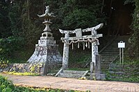 村社 天手長比売神社址天手長比売神社は昭和40年（1965年）に当社へ合祀された。物部布都神社、若宮神社、宝満神社および粟島神社も同時期に合祀。