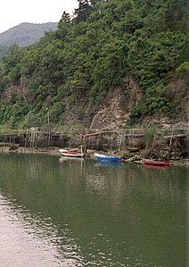 Embarcations dans l'estuaire de Deba.