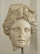 Tête d'Apollon, du type de l'Apollon lycien de Praxitèle.