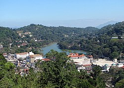 Danau Kandy dan pusat kota