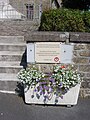 Plaque rappelant la déportation de familles juives par les nazis.