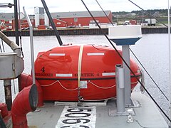 Rettungskapsel auf einem Fischerboot