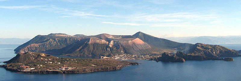 Vulcano, vaade loodest Lipari saarelt