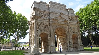 Arc de triomphe.