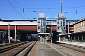 Bahnhof mit überbauter Gleisanlage