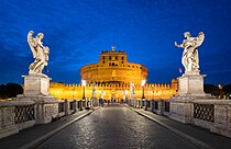 Il ponte Sant'Angelo, che conduce all'omonimo castello