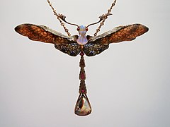 Libélula (1902), colgante y broche de esmalte, oro, rubí, ópalo y diamante, de Philippe Wolfers