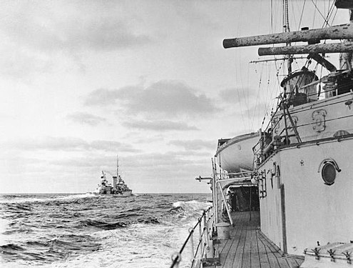 El HMS Achilles vist des del HMS Ajax durant la Batalla del Riu de la Plata, 13-12-1939