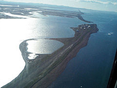 Flyfoto av Kivalina i Alaska sett fra nordvest