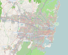 Mapa konturowa Sydney, u góry po prawej znajduje się punkt z opisem „Park Narodowy Ku-ring-gai Chase”