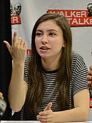 Katelyn Nacon interprète Sammi.