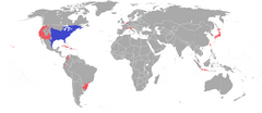 Distribuição nativa em azul, introduzida em vermelho.