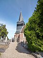 L'église et le cimetière.