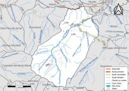 Carte en couleur présentant le réseau hydrographique de la commune