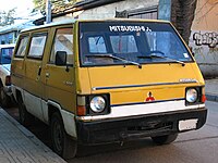 Pre-facelift Mitsubishi L300 van (Chili)