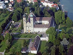 Slottet och slottskyrkan i Friedrichshafen.