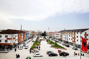 Blick auf den Hauptplatz mit der Moschee im Hintergrund (2016)