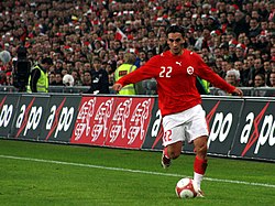 Yakın, em amistoso de novembro de 2006, contra a Seleção Brasileira.