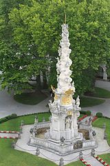 Dreifaltigkeitssäule Heiligenkreuz „oberste Pyramide“