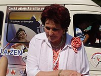 Die Olympiadritte von 1976, EM-Dritte von 1974 und Weltrekordinhaberin Helena Fibingerová (hier im Jahr 2012) gewann Silber – im weiteren Verlauf ihrer erfolgreichen Karriere war ihr größter Erfolg der WM-Titel 1983