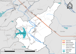 Carte en couleur présentant le réseau hydrographique de la commune