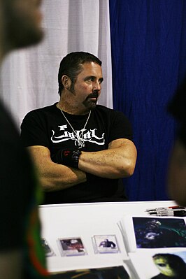 Kane Hodder tijdens Comic Con.