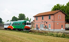 Aln 668 in livrea FER nella stazione di Bosco