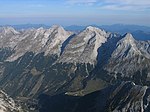 Vogelkarspitze, Östliche Karwendelspitze, Grabenkar und Grabenkarspitze (ganz rechts) von Süden