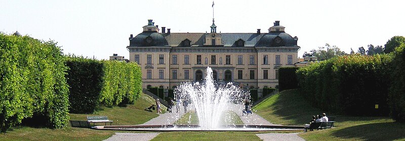 Fontänen "Kronan" på sommaren 2006 med Drottningholms slott i bakgrunden.