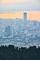 Komtar dan latar langit sekitarnya di Bukit Pulau Pinang, 2019.