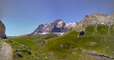 Jalan Terpencil di Picos de Europa