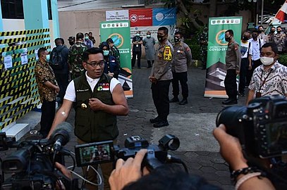 Ridwan Kamil Mengikuti Uji Coba Tahap 3 Vaksin Sinovac COVID-19