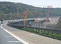 Neubau der Haseltalbrücke im Taktschiebeverfahren neben der bestehenden Brücke.