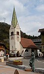 Pfarrkirche St. Jodok mit altem Friedhof