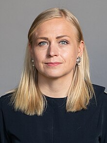 Elina-Valtonen-02 (cropped).jpg