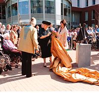 Onthulling Mantelzorgers (2012) door Prinses Beatrix t.g.v. nieuwbouw Zonnehuisgroep Amstelland, Amstelveen