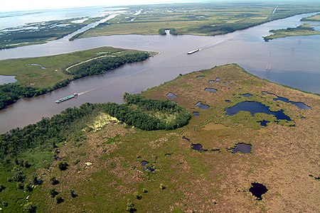 Le Gulf Intracoastal Waterway à son intersection avec Bayou Perot, sur le chemin de La Nouvelle-Orléans.