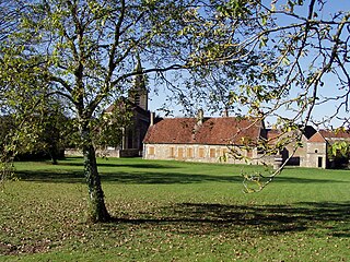 Église et ancien presbytère.