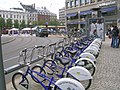 Una estació de lloguer de bicicletes al centre de la ciutat.