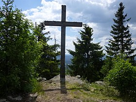 La croix sommitale.